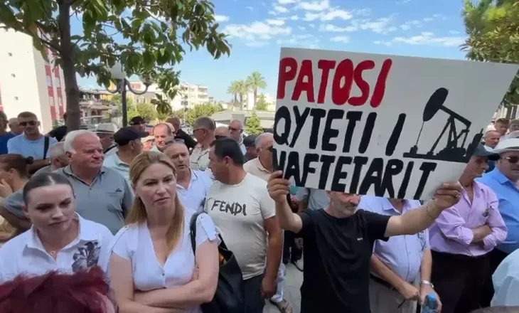 “Ky është plan shpopullimi”/ Protesta e qytetarëve në Patos, deputetja Haxhiu: Këta na kanë ndarë në të majtë e të…