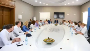 Lamallari mbledh prefektët e 12 qarqeve, përcjell porositë e Ramës: Komunikim më i shpejtë dhe zgjidhje konkrete për qytetarët