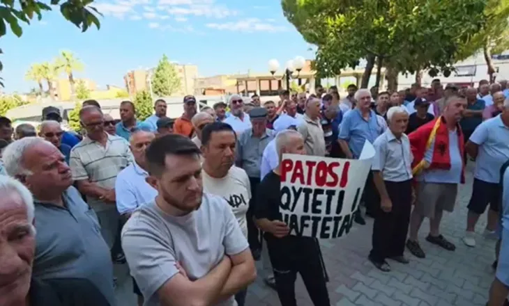 “Larg duart nga Patosi”, banorët në protestë kundër shkrirjes së Bashkisë
