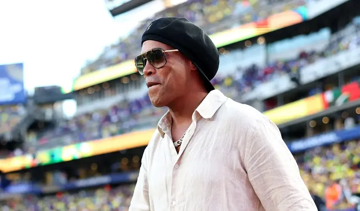 Larg futbollit: Ronaldinho bën një ofertë zyrtare për të shpëtuar klubin francez