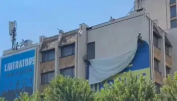 Largohet mbishkrimi “Free Ukraine” nga Prishtina pas deklaratave të Zelenskyt për Kosovën