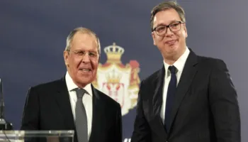 Lavrov në krah të Vuçiçit: Po e përballon me guxim presionin që i bëhet Serbisë për Kosovën