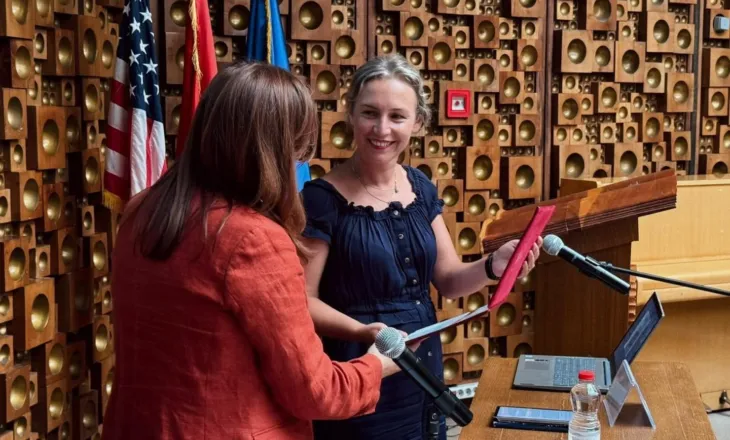 Lea Ypi në Prishtinë me një rrëfim për dinjitetin, kujtesën dhe historinë familjare