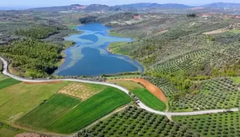 Liqeni i Degës në Belsh, ndër peizazhet magjepsëse të zonës së Dumresë