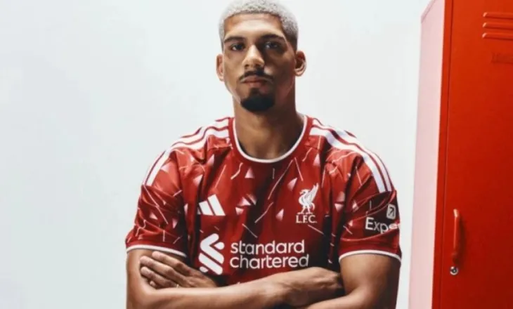 Liverpool zyrtarizon transferimin e Araujos nga Barcelona, mbrojtësi pozon me fanelën e “Reds”: Ramë dakord dhe firmosëm!