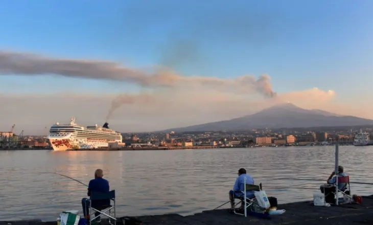 Llava dhe hiri vullkanik nga Etna, anulohen deri nesër pasdite fluturimet në aeroportin e Katanias