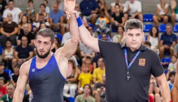 Lojërat Mesdhetare/ Islam Dudaev i dhuron Shqipërisë medaljen e artë, Abakarov merr të argjendtën