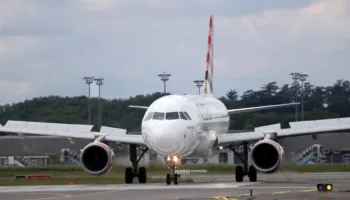 Lufta ndryshon turizmin/Konflikti në Lindjen e Mesme dëmton fluturimet dhe rrit kërkesën për Europën