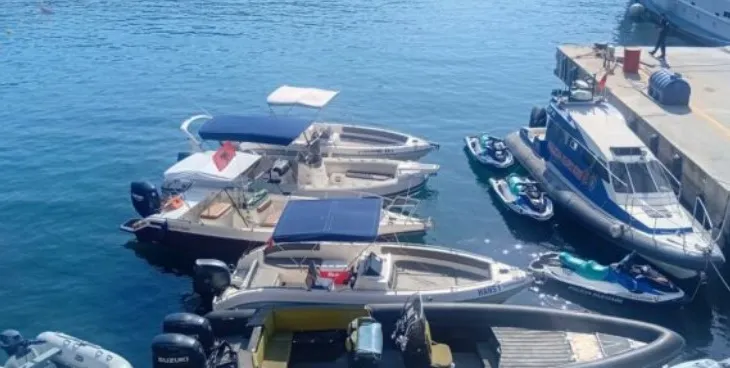 Lundrime pa leje dhe skafe pa dokumente, e pësojnë pronarët në Sarandë, Policia i gjobit dhe u bllokon 5 mjetet (FOTO)