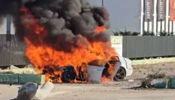 Makina përfshihet nga flakët në aksin Tiranë-Elbasan, digjet plotësisht