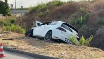 Makina përfundon jashtë rruge, 3 të plagosur. Shoferi në gjendje kritike
