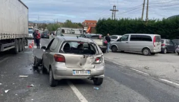 Makina përplas këmbësorin, humb jetën 50-vjeçari (EMRAT)