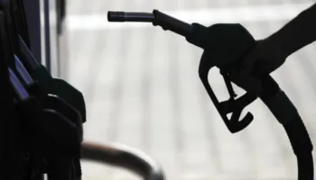 Mali i Zi ul edhe më tej akcizën për karburantet, Rama vijon talljen me shqiptarët