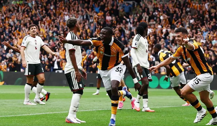 Manchester United e nis me humbje, fitore befasuese e Hull (Video)