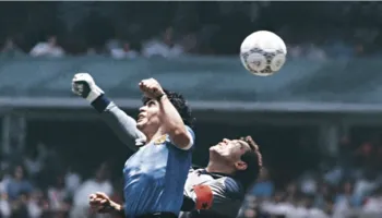 Maradona, del në ankand topi legjendar i “Dorës së Zotit”. Çmimi nis nga 2.5 milionë dollarë