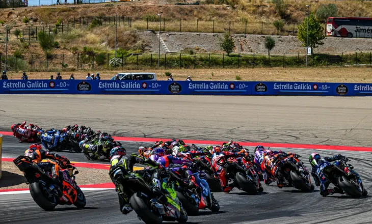 Marc Marquez fiton edhe garën e Aragon, Acosta e Bezzechi në podium, spanjolli Martin kryeson renditjen