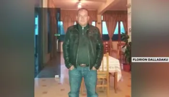 Masakroi të dy prinderit me sqepar, del fotoja e djalit 45 vjeçar