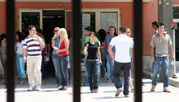 Maturantët nisin sfidën akademike, hapen 7 fazat 48 orëshe, këtë vit aplikuan afro 900 maturantë