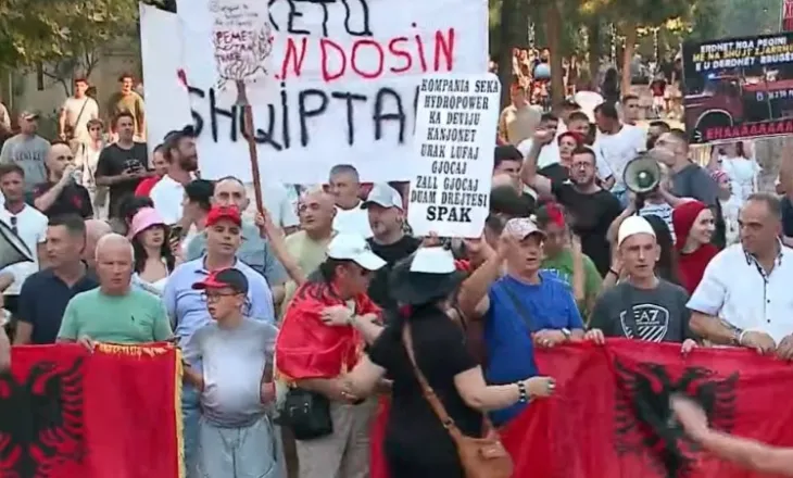 Mbahet protesta e 87-të para Kryeministrisë, përsëriten kërkesat kundër Qeverisë!