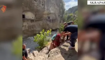 Mbetën të bllokuar në Kanionet e Gradecit në Skrapar, shpëtohen dy turistë çekë