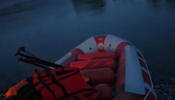 Mbetën të bllokuar nga rritja e nivelit të ujit, 7 qytetarë shpëtohen nga rrjedha e Drinit të Zi në Bulqizë