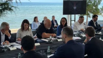 Mbi 3 orë takim, ministrat raportojnë me radhë para Ramës