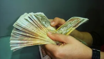 Mbi 522 miliardë lekë jashtë bankave, Shqipëria përballë një niveli rekord të parasë “cash”! Flasin ekspertët