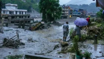 Mbi 580 të vdekur dhe rreth 2 mijë të zhdukur nga përmbytjet katastrofike në Nepal dhe Kinë