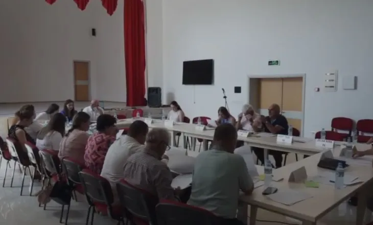 Mbledhje emergjente e Këshillit Bashkiak Dimal, 18 nga 21 anëtarët kundër shkrirjes së bashkisë dhe bashkimit me Beratin