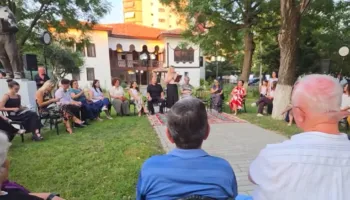 Mbrëmje poetike në Elbasan! Promovohen autorët vendas, ruhet trashëgimia letrare