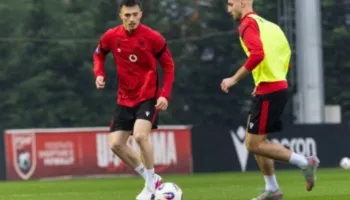 Mbrojtësi i Kombëtares shqiptare refuzon të luajë, trajneri merr vendimin drastik!