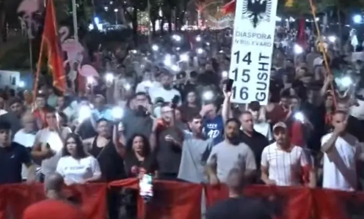 Mbyllet dita e 72 e protestës, qytetarët nisin marshimin në rrugë