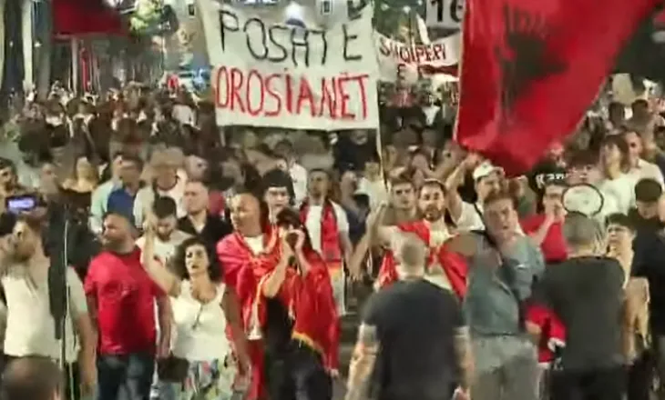 Mbyllet dita e 74 e protestës, nis marshimi në rrugë