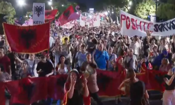 Mbyllet dita e 90 e protestës, qytetarët nisin marshimin në rrugë