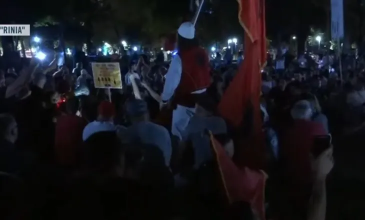 Mbyllet protesta e 68-të kundër qeverisë, qytetarët përfundojnë marshimin: Nesër më shumë! Rama jep dorëheqjen!