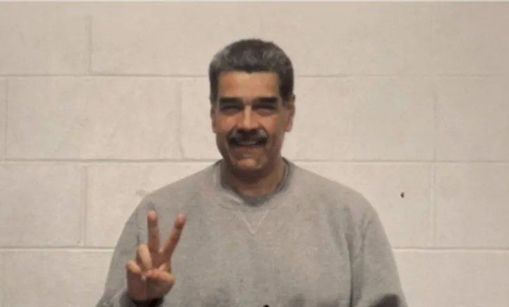 Me kostum sportiv dhe i buzëqeshur! Publikohen foto të reja nga izolimi i Maduros në SHBA, mesazhi: Një dhuratë e vogël dashurie…
