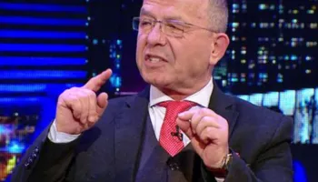 “Më mirë të më kishin vrarë”/ I hedhin librat në det në sarandë, Sazan Guri shpërthen