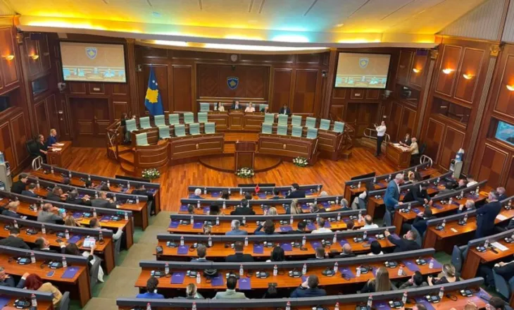 Me një orë vonesë nis seanca për konstituimin e Kuvendit në Kosovë, 109 deputetë në sallë