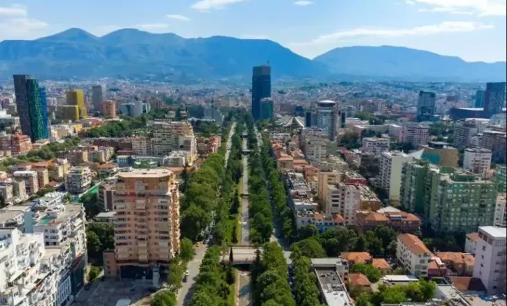 Më pak punë, më shumë mirëqenie, çfarë tregon eksperimenti i të punuarit 4 herë në javë
