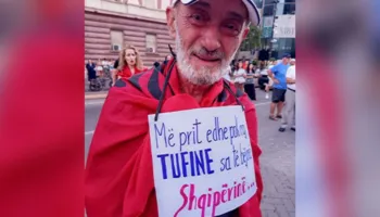 “Më prit edhe pak Tufinë sa të bëjmë Shqipërinë…”/ Mesazhi i të moshuarit që përloti rrjetin