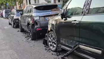 Me qëllim dogjën kazanë plehrash, përfshihen nga flakët 3 automjete në Durrës