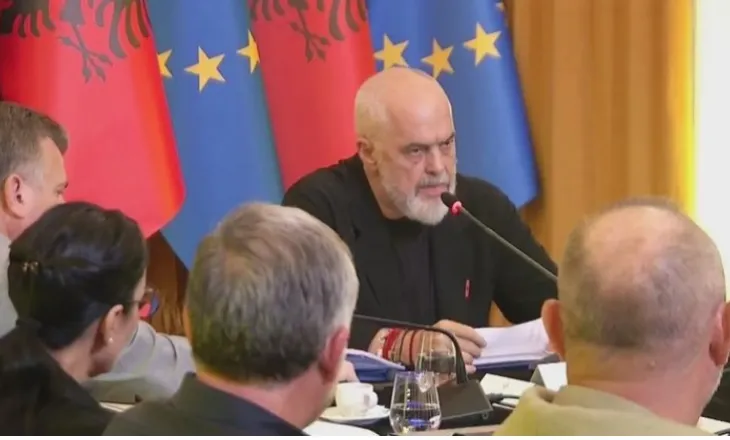 Me qeverinë dhe partinë në Pogradec, Rama me drejtuesit politikë, krerët e komisioneve dhe ministrat