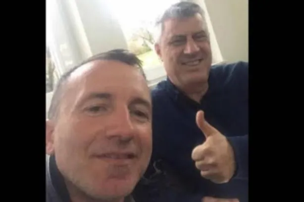 “Më shkarkuan pas 26 vitesh shërbim”- Kunati i Hashim Thaçit denoncon: Më hoqën për postimet në Facebook, por do ta mbaj kokën lart!