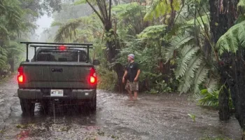 Më shumë se 100,000 persona pa energji elektrike në Hawaii nga uragani Lala –