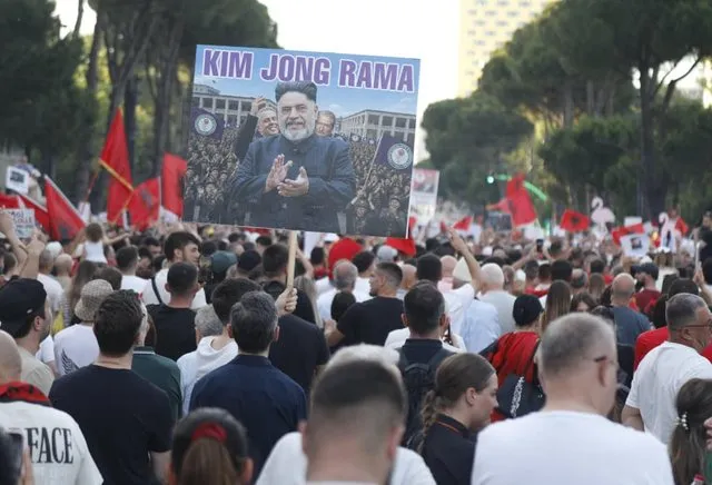 Mediat evropiane: Rinia shqiptare është ngritur kundër regjimit autokratik të kryeministri Rama