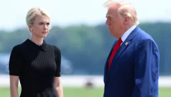Melania e pakënaqur nga afërsia e Trump me Natalie Harp? Shpërthejnë spekulimet për marrëdhënien e presidentit me ndihmësen 35-vjeçare