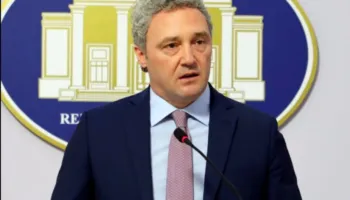 Mijëra shqiptarë humbin jetën/ Bardh Spahia: Raporti i Dhomës Amerikane të Tregtisë për spitalet,  këmbanë alarmi