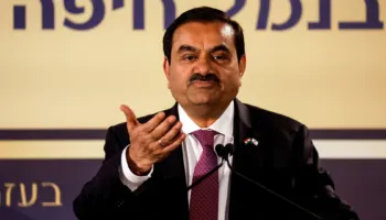 Miliarderi indian Adani lirohet nga akuzat për ryshfet në SHBA