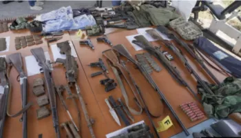 Ministri Sveçla: Arsenal i armëve u gjet në fshatrat përreth varrezave masive në Zubin Potok