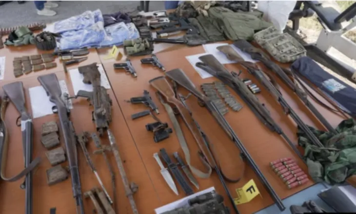 Ministri Sveçla: Arsenal i armëve u gjet në fshatrat përreth varrezave masive në Zubin Potok